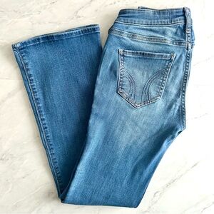 Hollister Low-Rise Medium Wash Bootcut Jeans Size 1